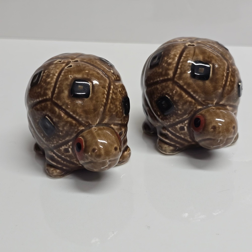 Turtle Salt and Pepper Shakers Brown Ceramic Japan Vintage Pair Kitsch Boho